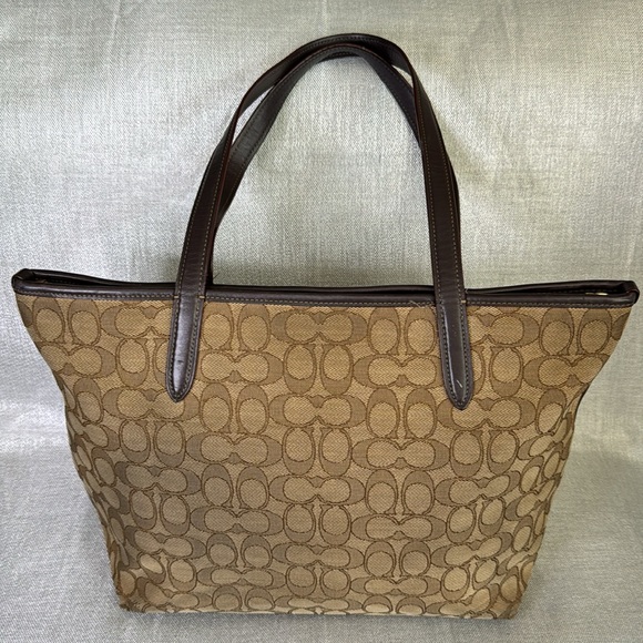 COACH SIGNATURE TAYLOR TOTE KHAKI/ BROWN HANDBAG. DAMADGED AT BOTTOM CORNERS. - Picture 6 of 11